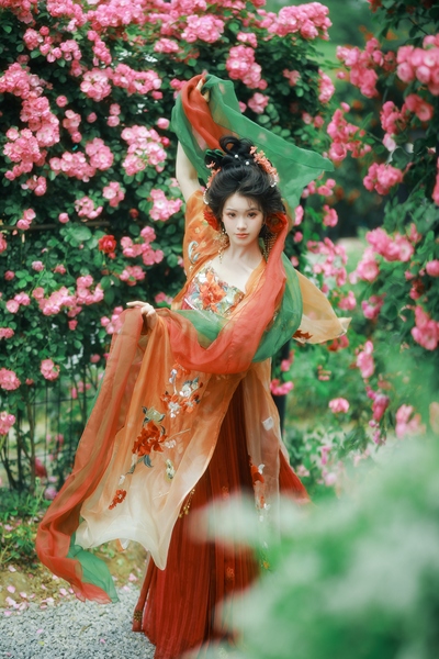 [艺图语] 2025.05.10 Rose Hanfu Yueli 