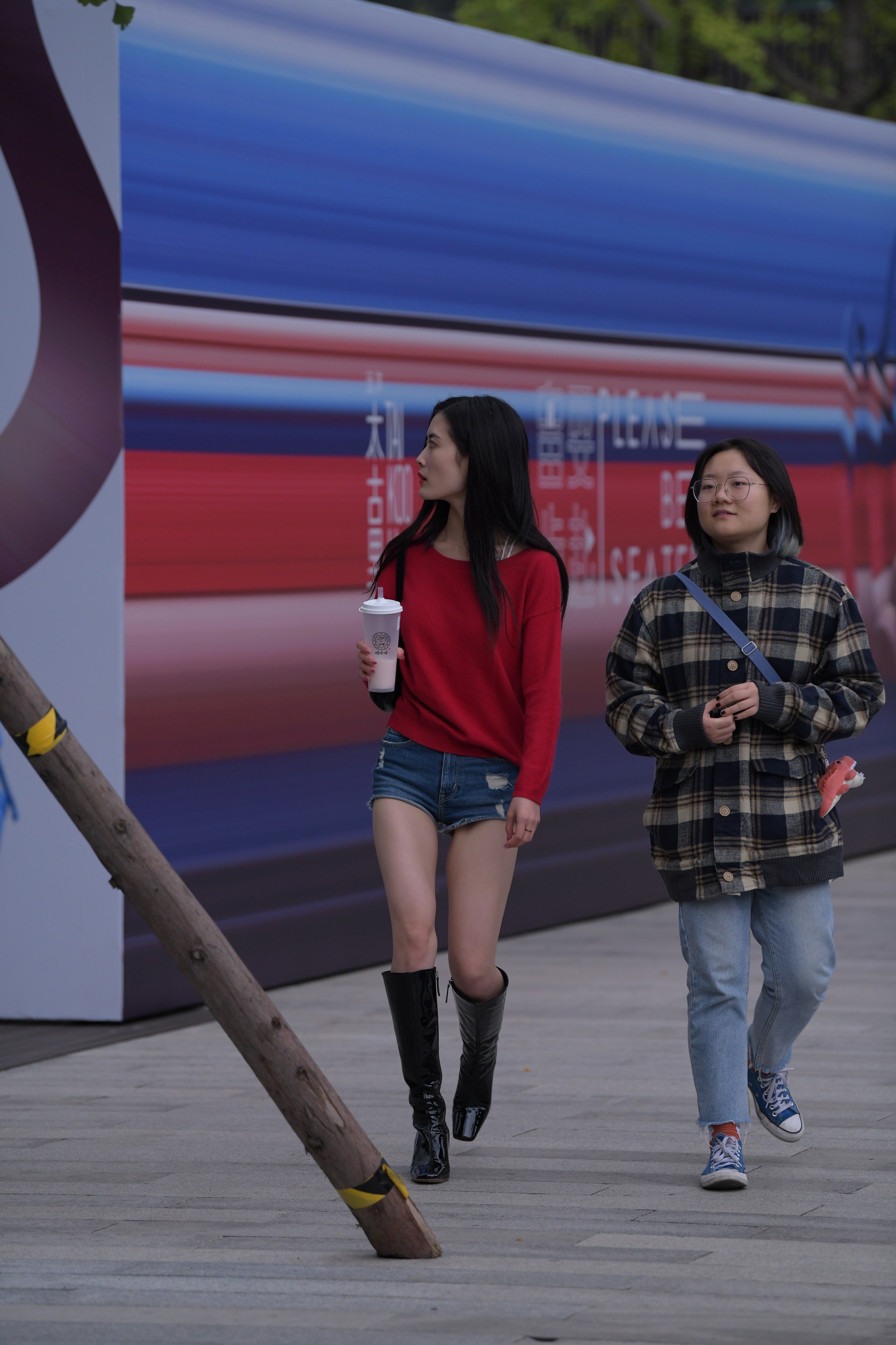 Visual impact work beautiful legs hot pants YY photo 2