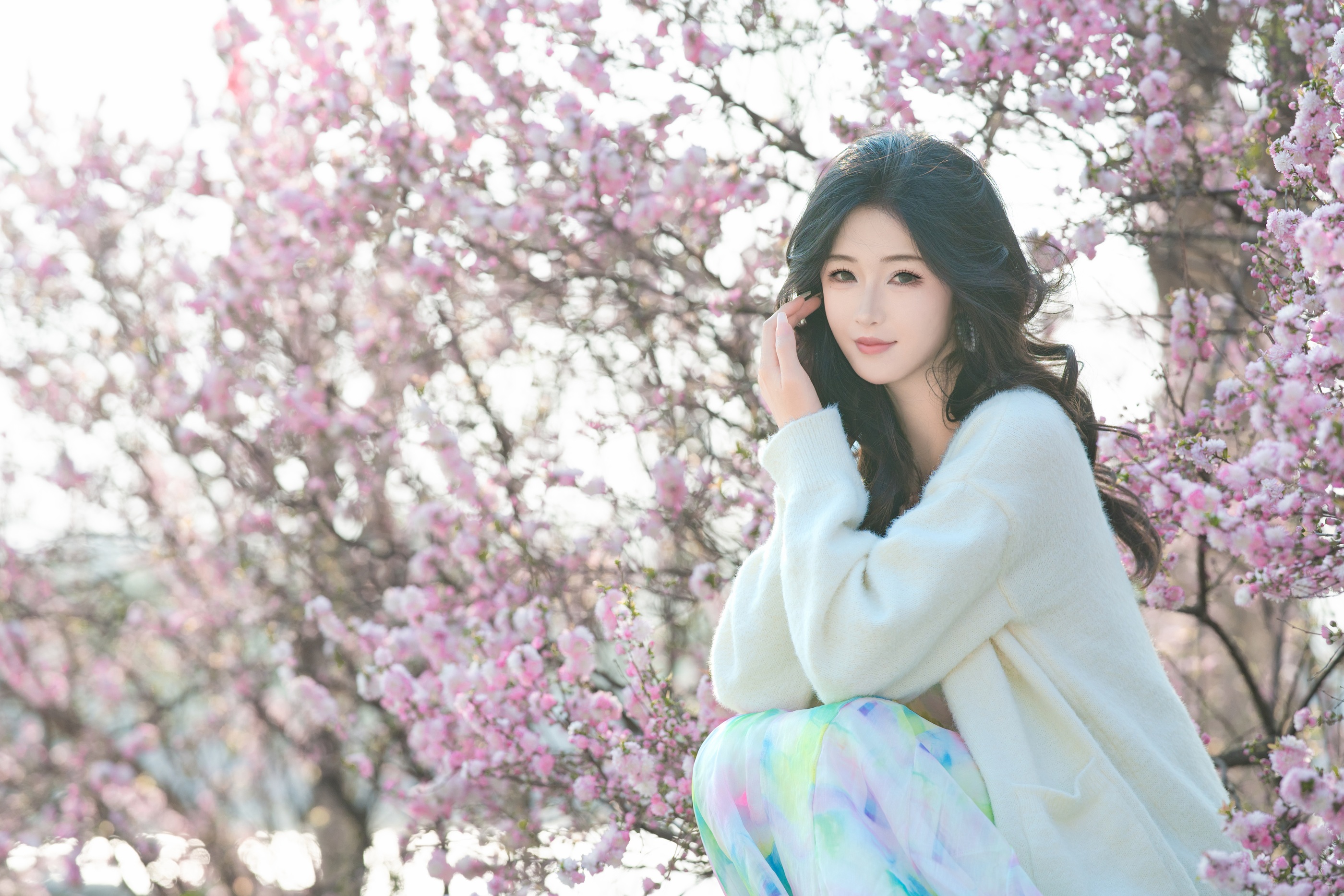 [艺图语] In books there are beauties like jade. Spring lakeside, scrolls and flowers. Lin Yu. 1