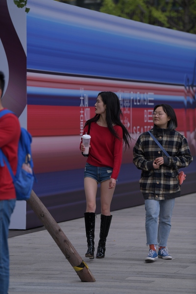 Visual impact work beautiful legs hot pants YY photo