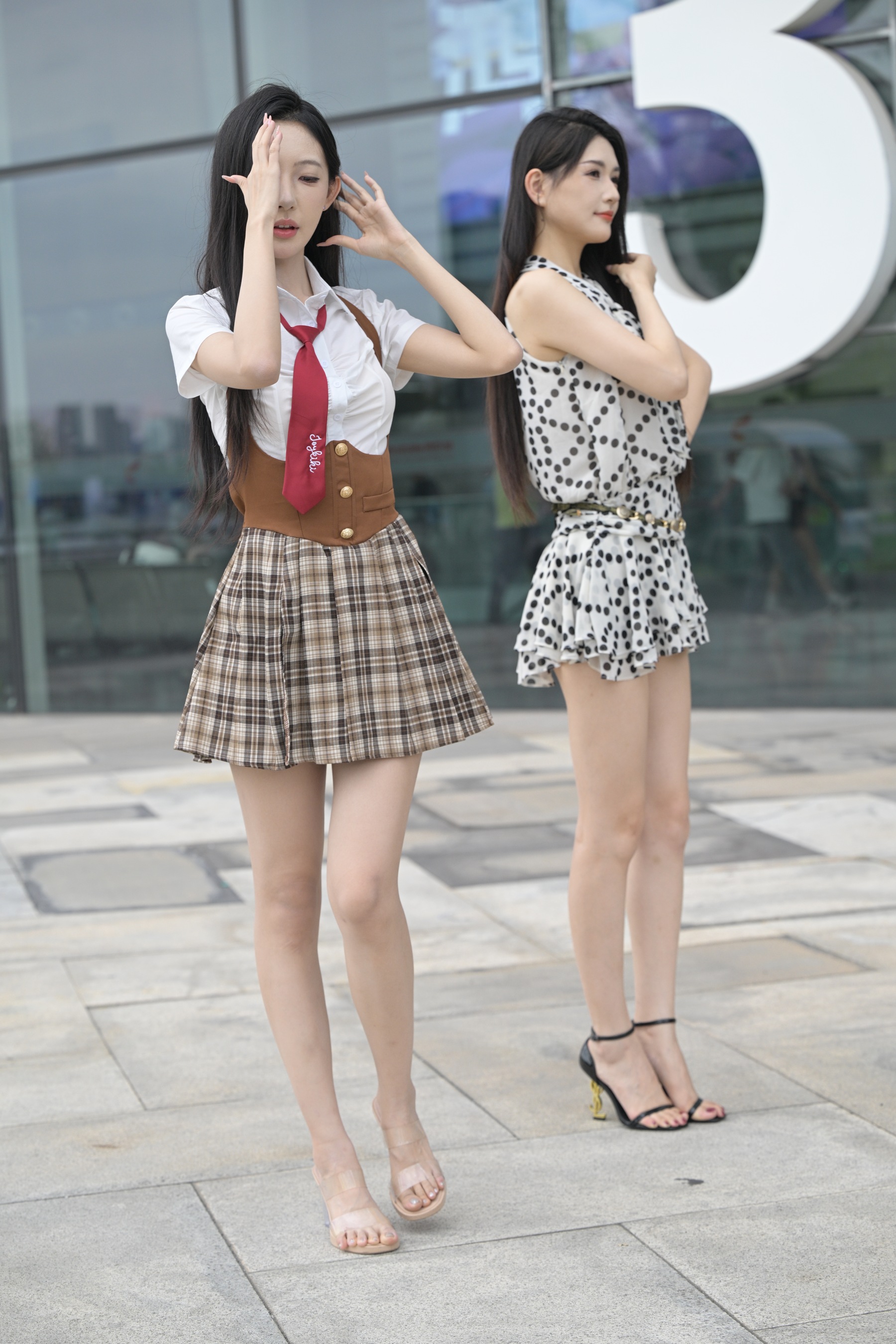 Selected Street Style Photos – Two-in-One Beautiful Legs 7